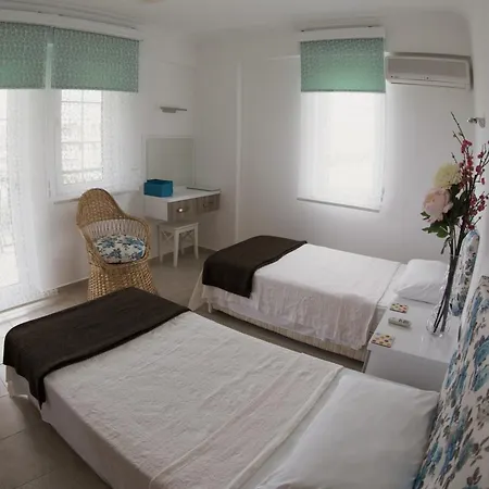 Three-bedroom Venice #01 *